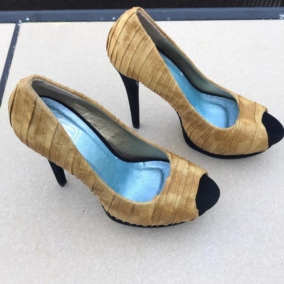 Maker’s Open Toe Platform Stiletto Heels‎ - Picture 2 of 7